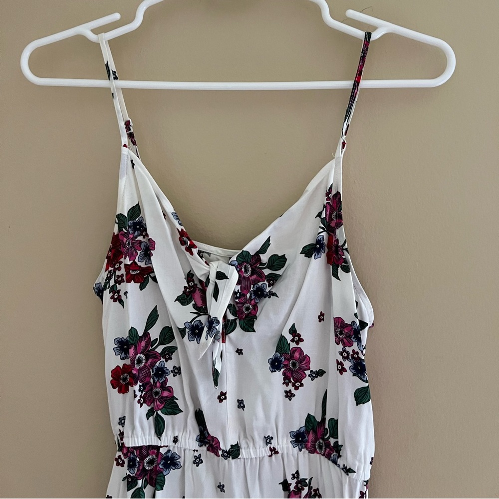 ⚪️DIVIDED: Women’s size US 4, white floral spaghetti strap dress w/small tie⚪️ - Picture 5 of 10